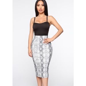 Snakeprint pencil skirt